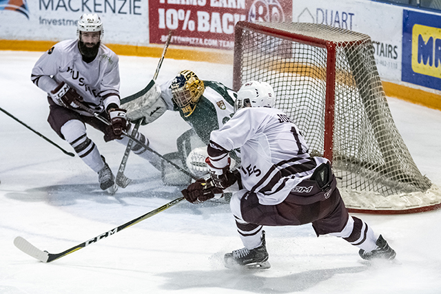 Panthers edge Huskies 4-3 to end first term