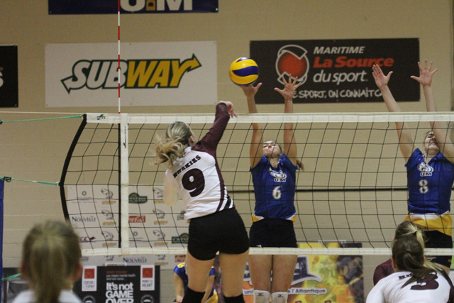Volleyball Aigles Bleues fall 3-0 to the Huskies