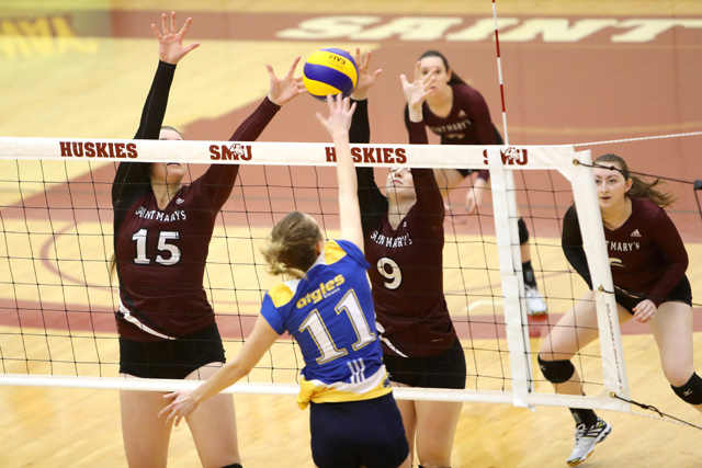 Huskies drop Moncton in three sets – Adler and Smith each with double-digit kills in win
