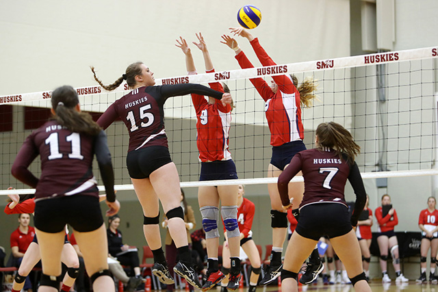 Huskies win 3-2 over Acadia in women's volleyball
