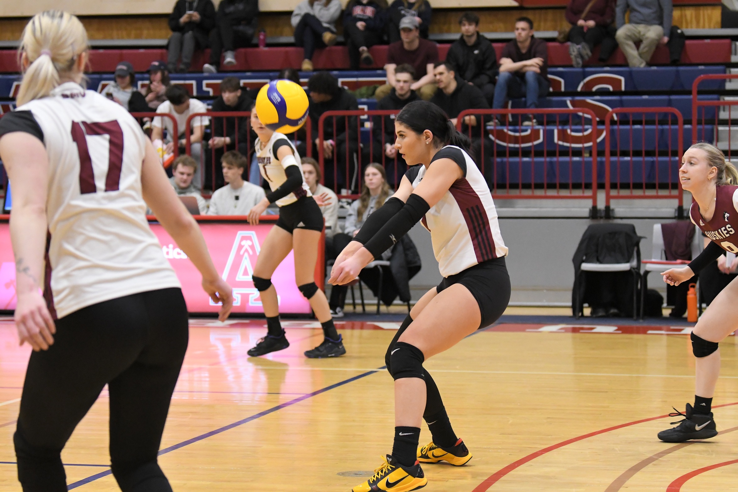 Huskies win ninth straight match, defeating Axewomen in five sets
