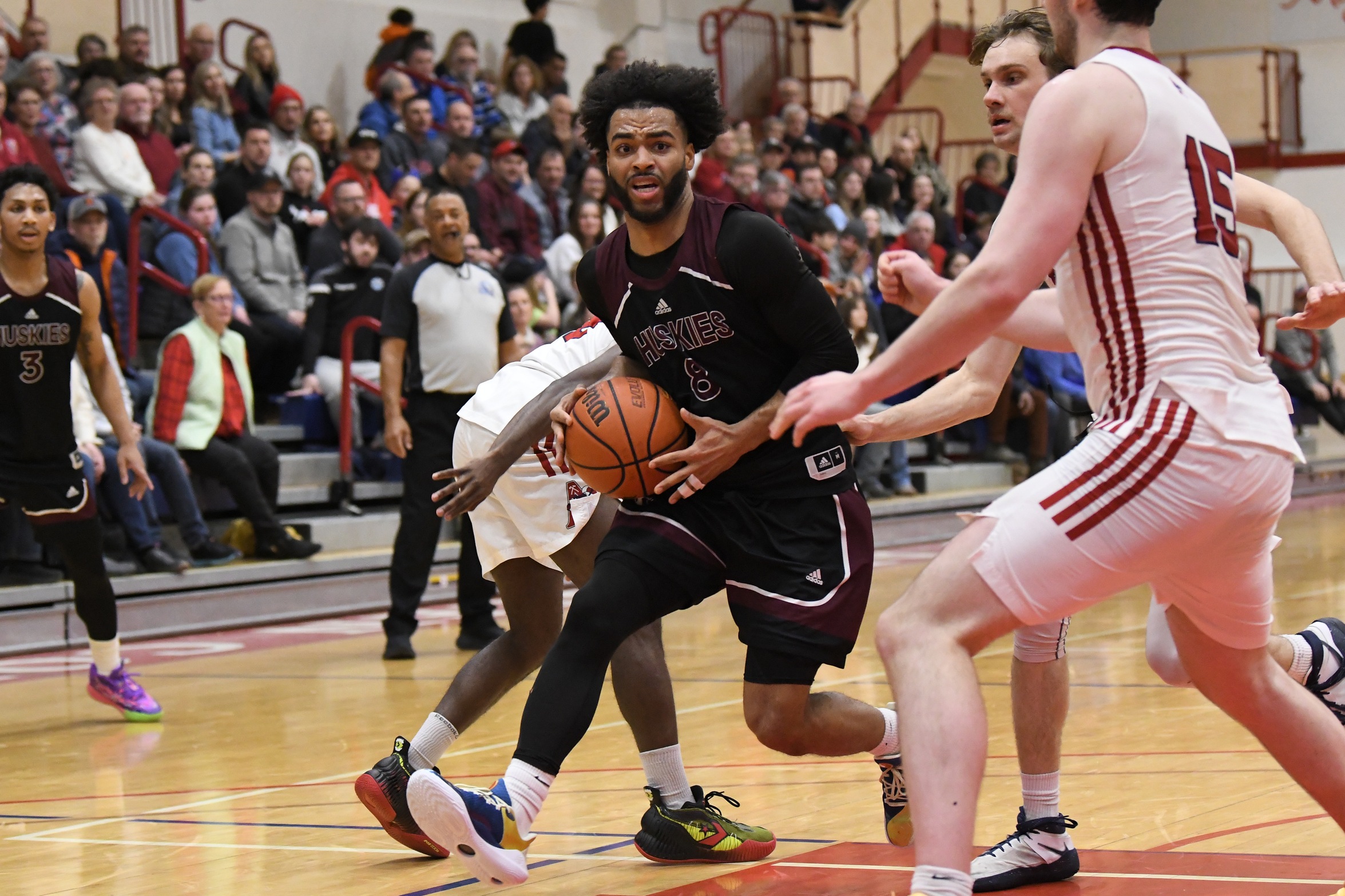 Linton-Brown delivers in the clutch to lead Huskies to 83-81 comeback win over Axemen