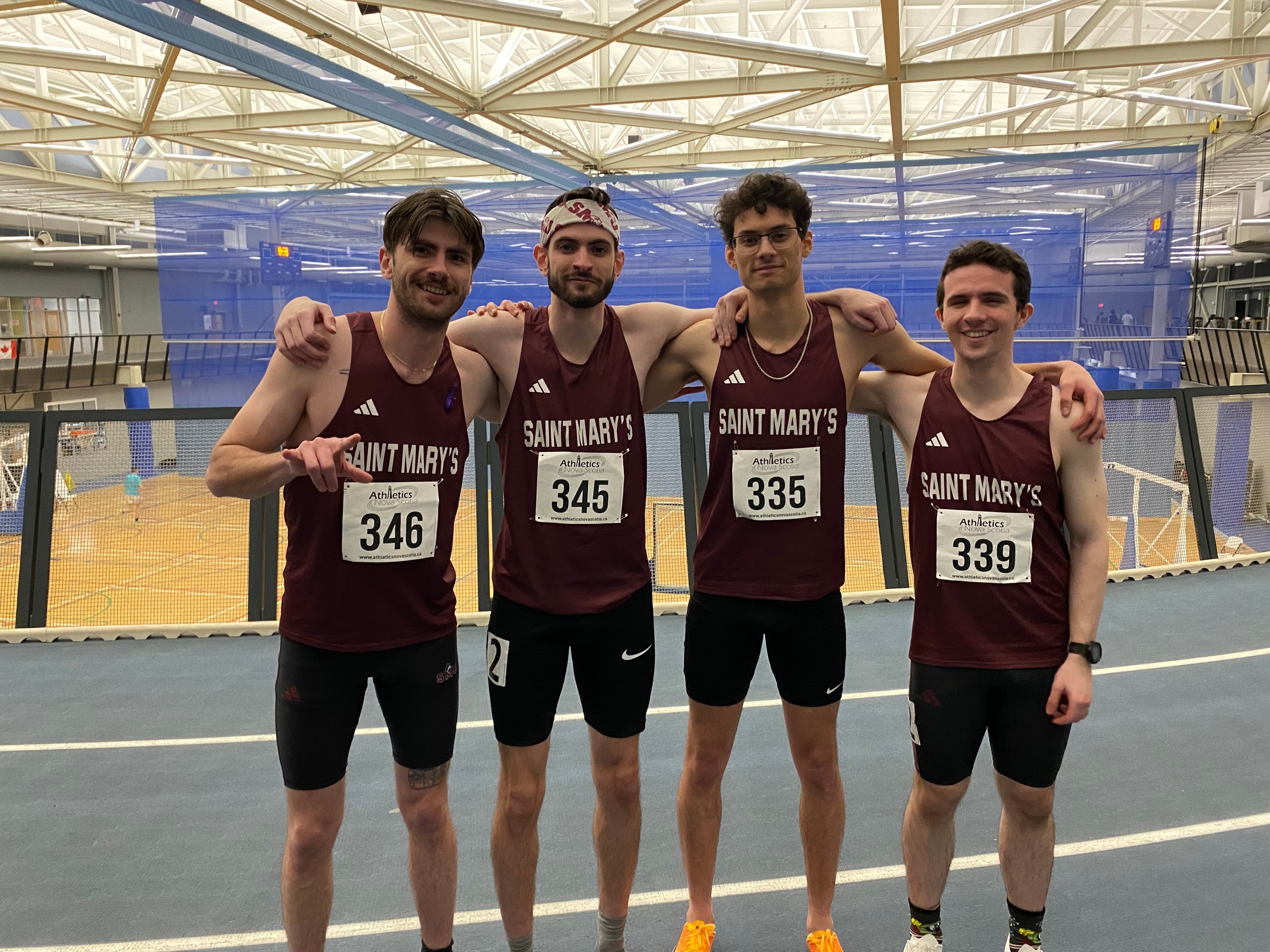 Huskies men's 4x400 relay break school record