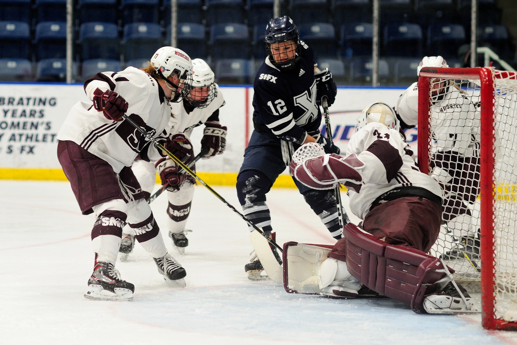 X-Women defeat Huskies 3-1 to share first place lead