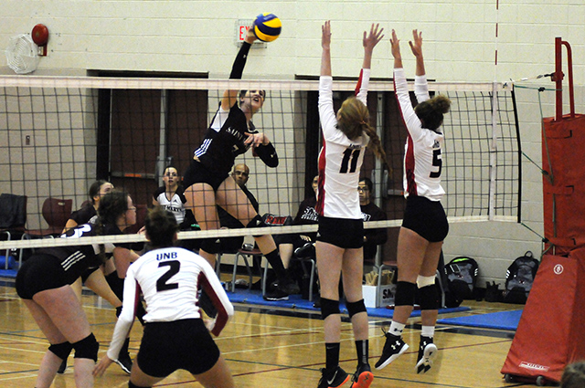 Saint Mary’s top UNB Reds in 5 sets