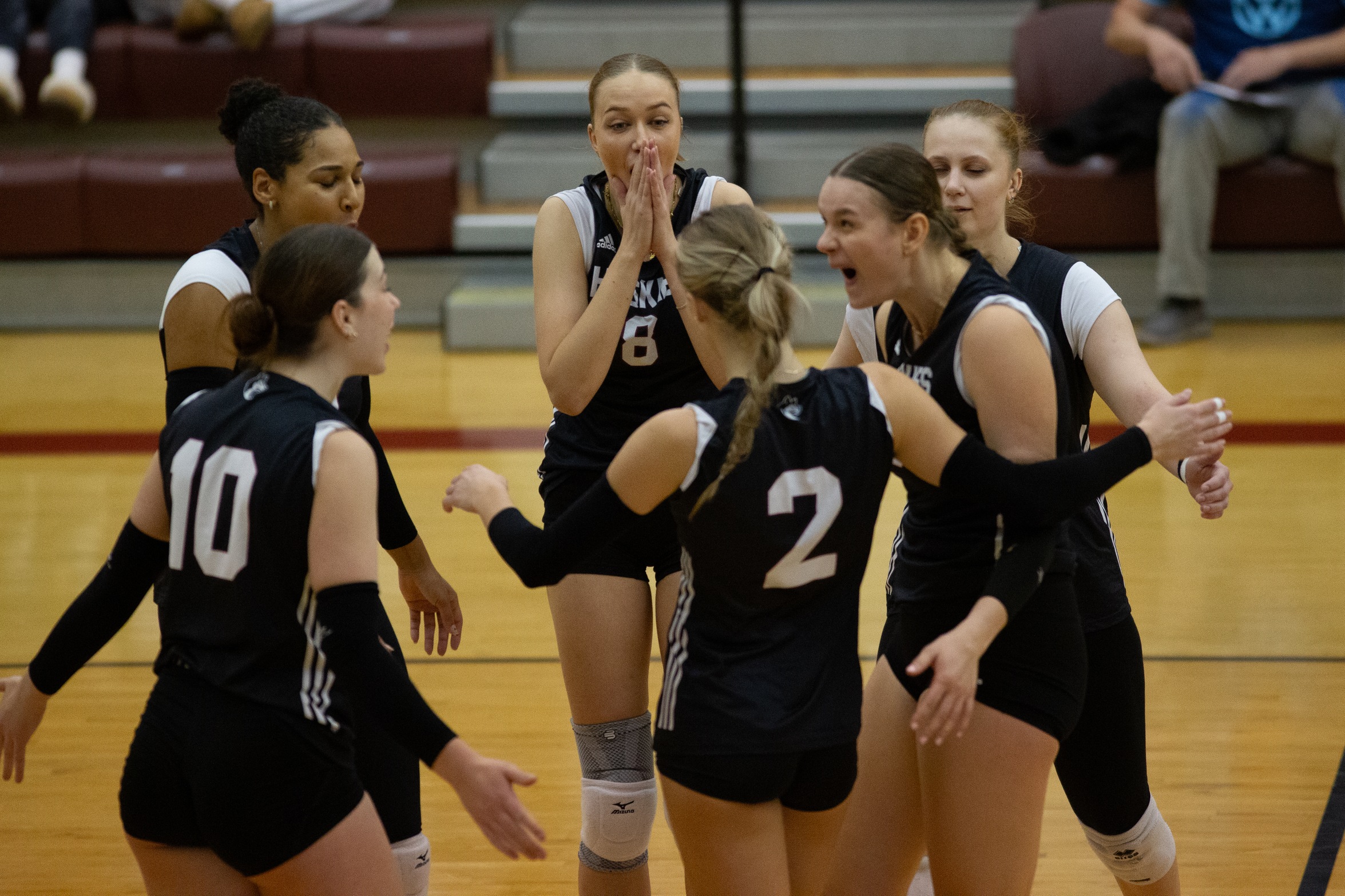 Huskies win sixth straight, defeating Sea-Hawks in four sets