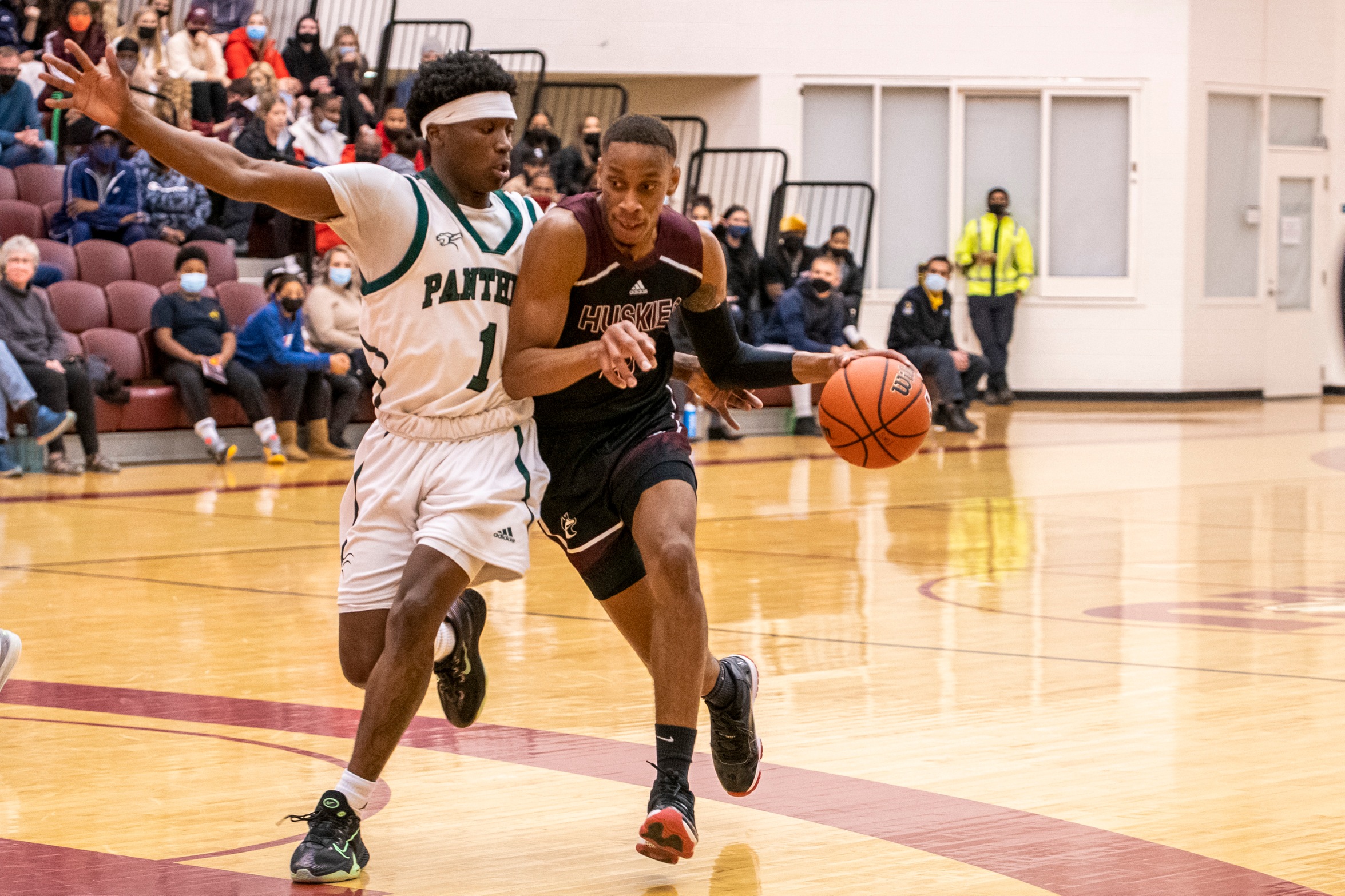 Saint Mary's Huskies forward Qyemah Gibson battles with UPEI Panthers guard Kamari Scott on Nov. 20, 2021. Gibson recorded 22 points and 5 rebounds in the Panthers 87-81 win. (Photo by Mona Ghiz)
