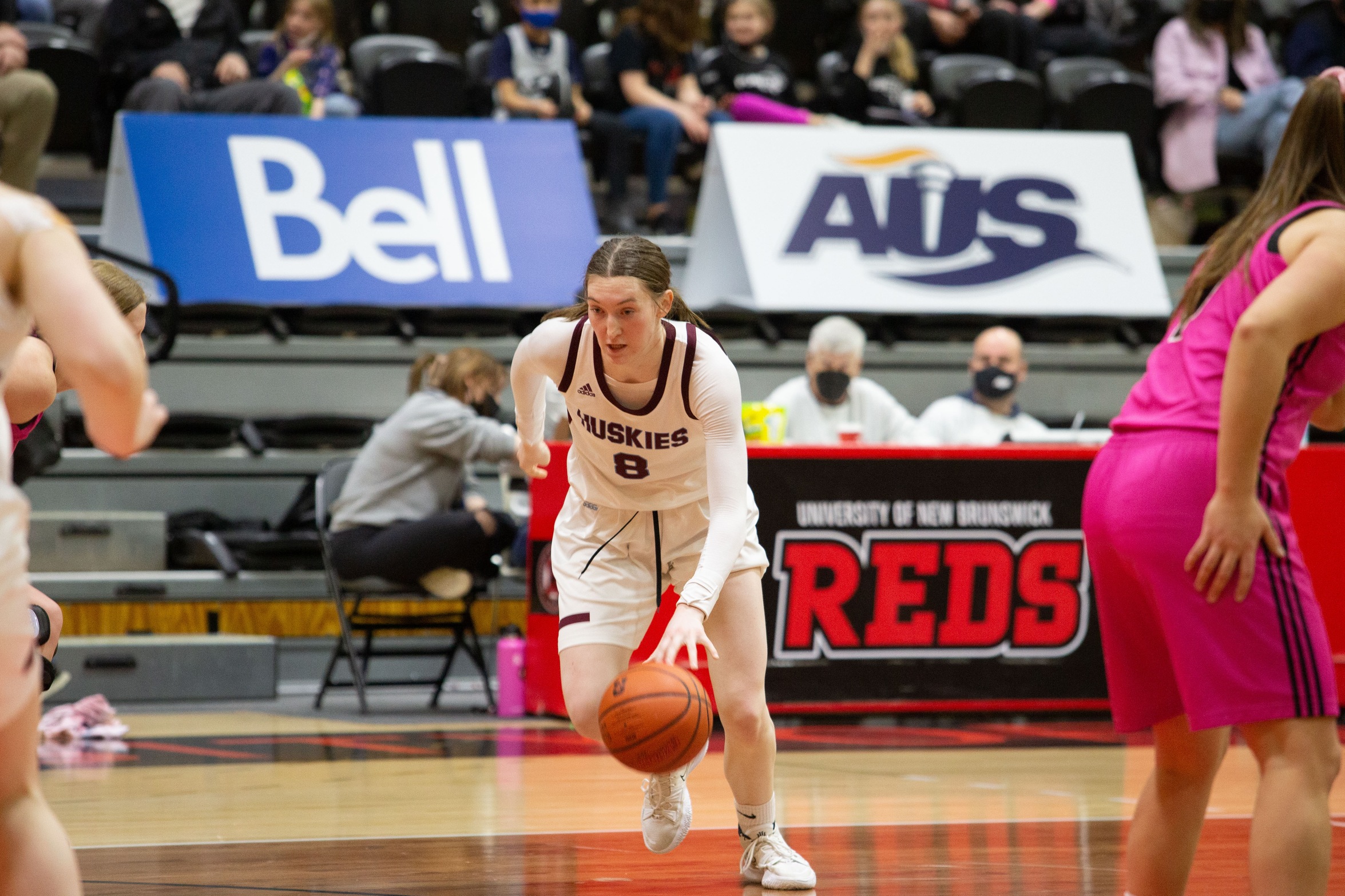 Clara Gascoigne scored a game high 19 points in the Huskies 50-46 win over the UNB REDS on Friday night. (Photos by James West / UNB Athletics)