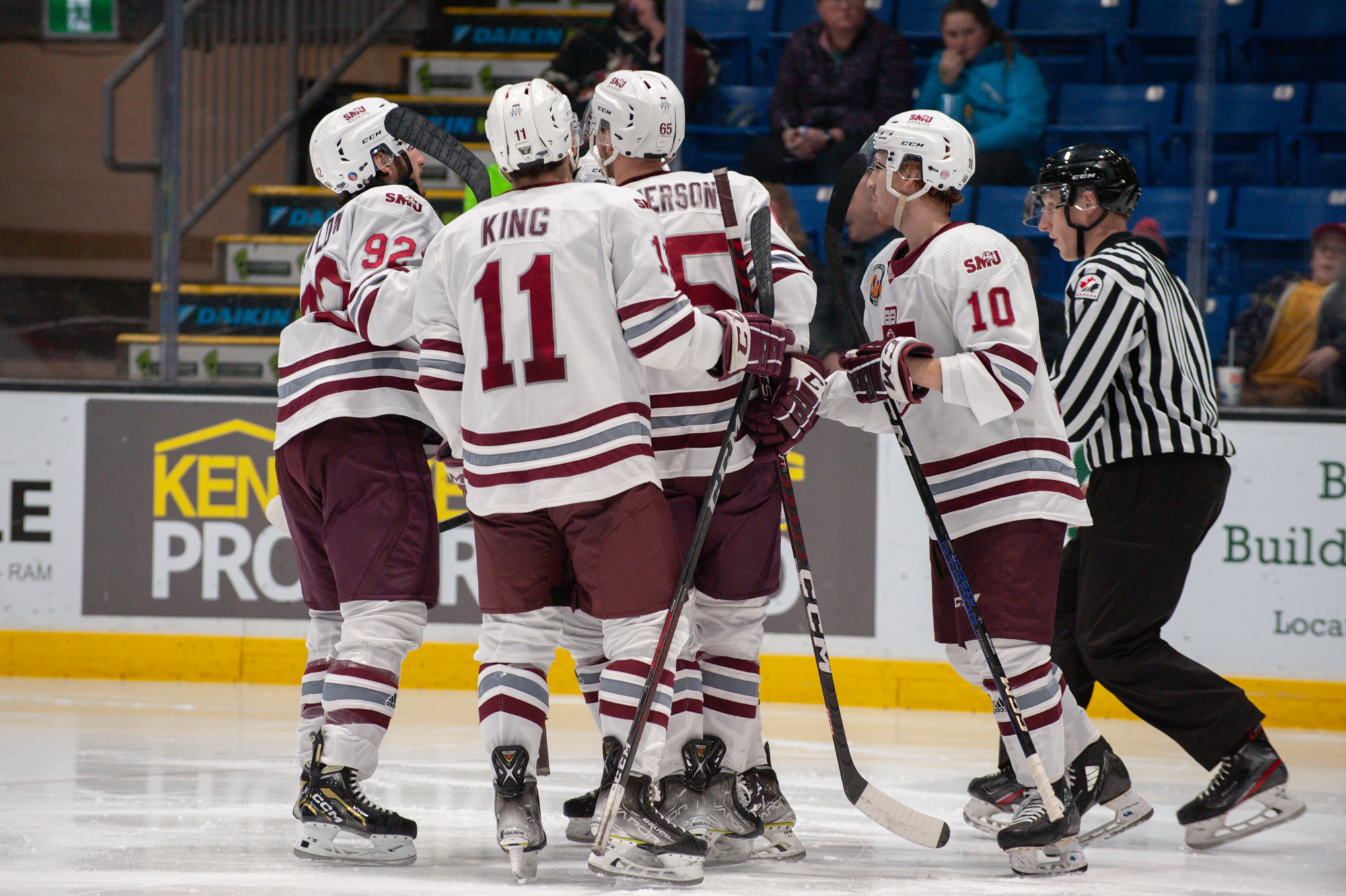 Huskies win third straight, pass Panthers in standings with 5-2 victory