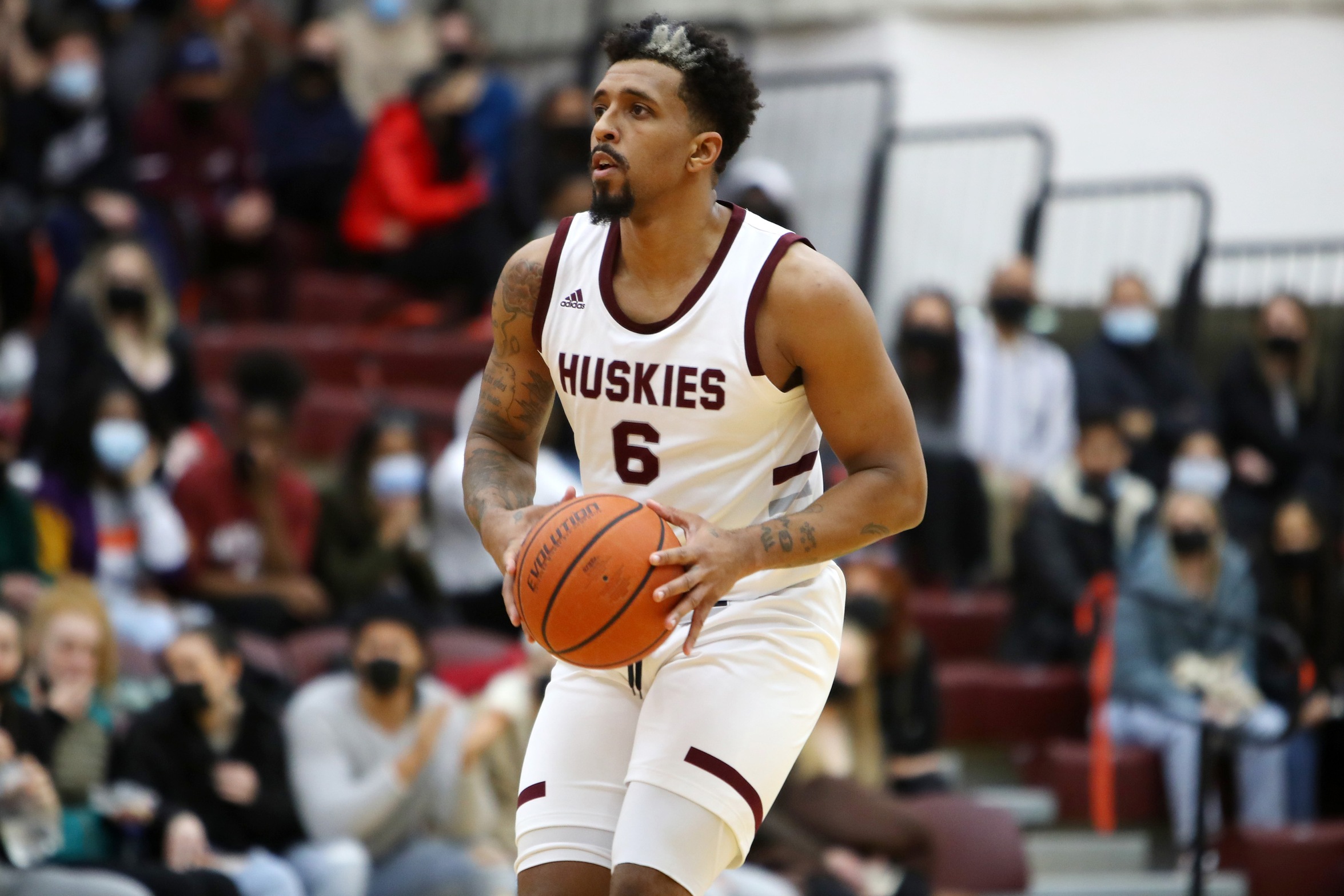 Nikita Kasongo led the Huskies with 21 points on his Senior Night, as Saint Mary's held on for a 91-88 win over the Memorial Sea-Hawks on March 5, 2022 at the Homburg Centre.